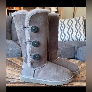 UGG Bailey Button Triplet Boots Grey Sz 7